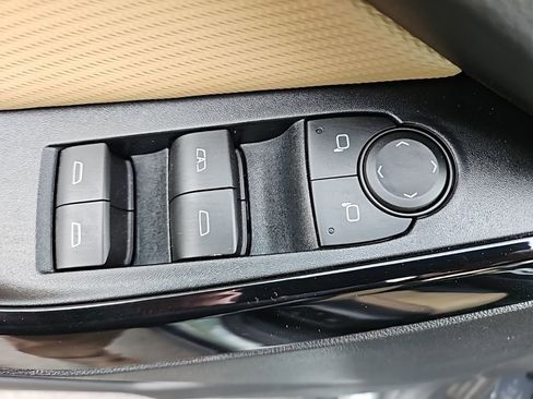 Certified 2026 Chevrolet Equinox ACTIV w/ Convenience Package III FWD image 10