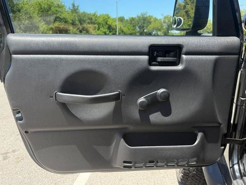 Used 2004 Jeep Wrangler 4WD image 13