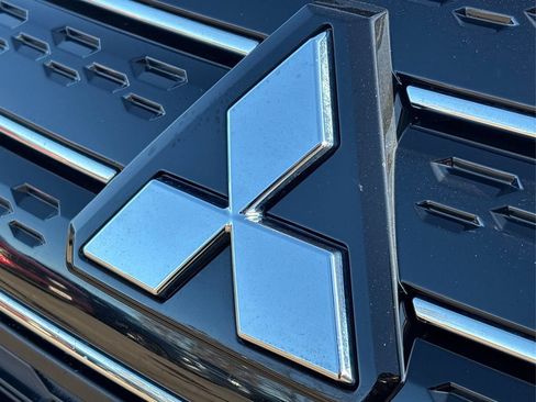 Used 2023 Mitsubishi Outlander SE image 14