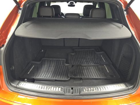 Used 2024 Porsche Macan AWD/4WD image 14