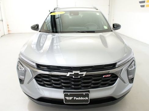 Used 2024 Chevrolet Trax RS w/ Sunroof Package FWD image 2