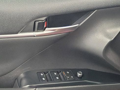 Used 2020 Toyota Camry XLE FWD image 27