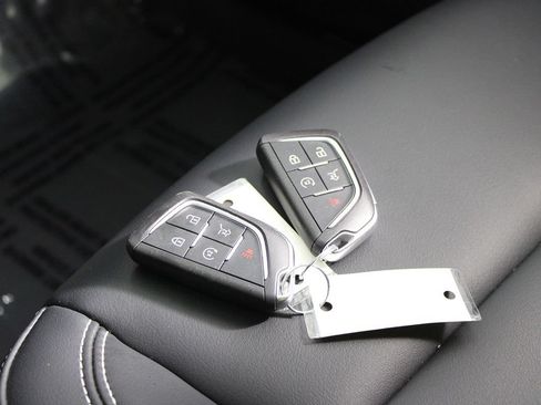 Used 2024 Cadillac Lyriq Tech RWD image 32