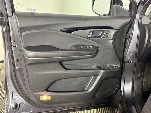 Used 2016 Honda Pilot Touring image 10
