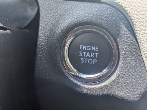Used 2020 Toyota RAV4 Limited FWD image 33