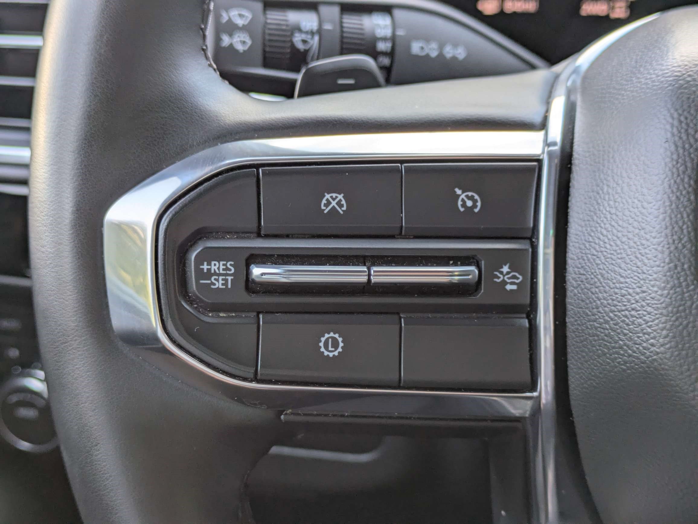 Used 2025 GMC Yukon XL Denali AWD/4WD image 23