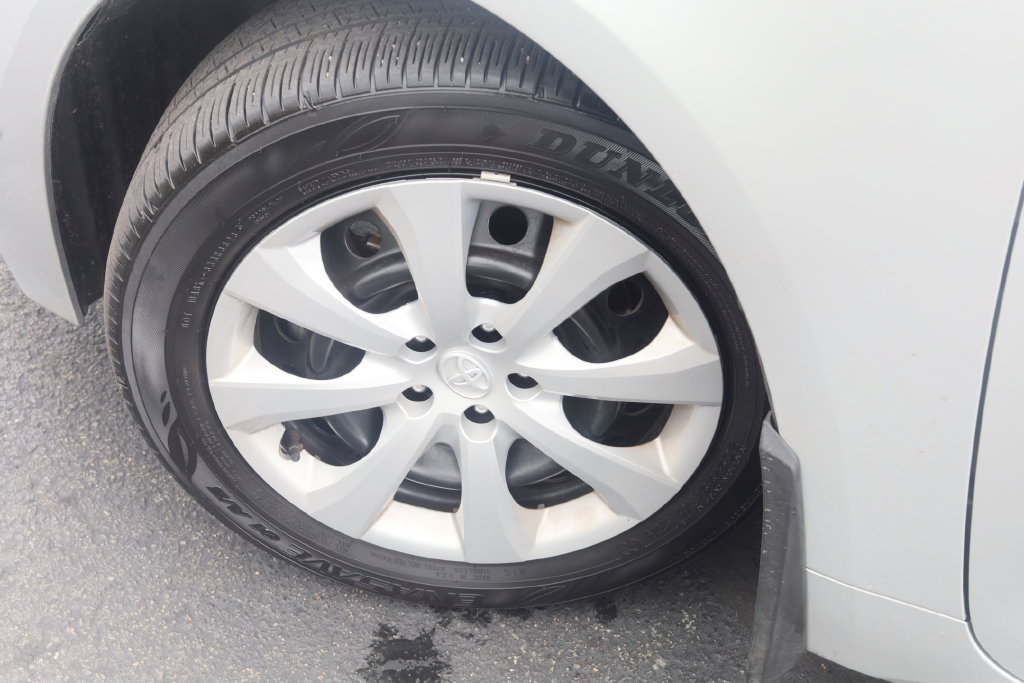 Used 2024 Toyota Corolla LE FWD image 29