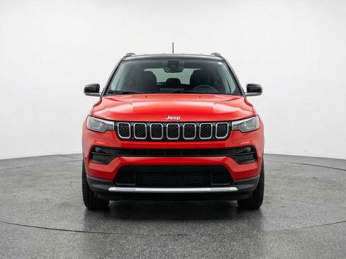 Used 2025 Jeep Compass Limited image 2