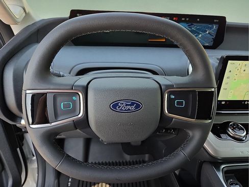 Used 2025 Ford Expedition Active AWD/4WD image 24