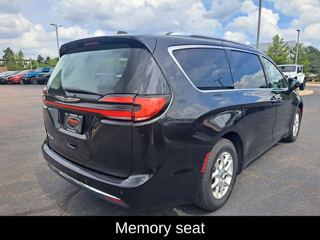 Used 2021 Chrysler Pacifica Touring-L FWD image 3