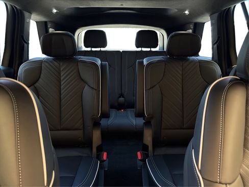 New 2027 Cadillac Vistiq Sport AWD/4WD image 17