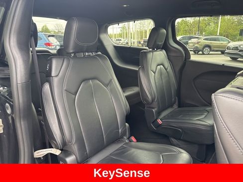 Used 2021 Chrysler Pacifica Touring-L w/ Uconnect Theater Family Group image 23