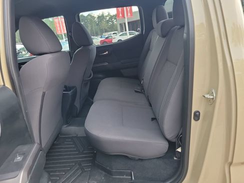 Used 2018 Toyota Tacoma TRD Sport w/ Technology Package AWD/4WD image 30