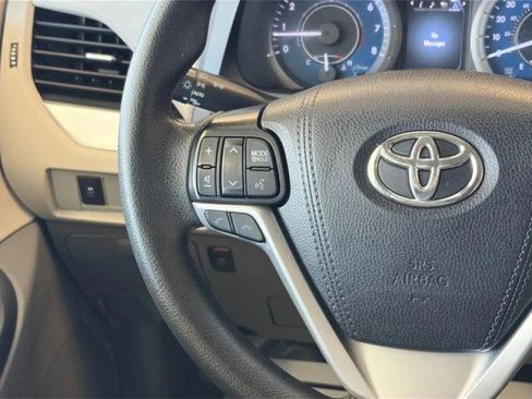 Used 2019 Toyota Sienna LE FWD image 23
