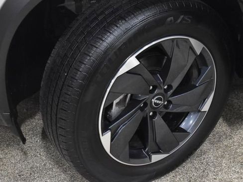 Used 2025 Nissan Rogue SV image 11