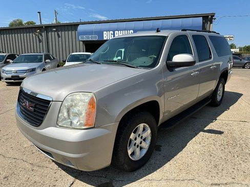 Used 2009 GMC Yukon XL SLT w/ Preferred Package AWD/4WD image 3