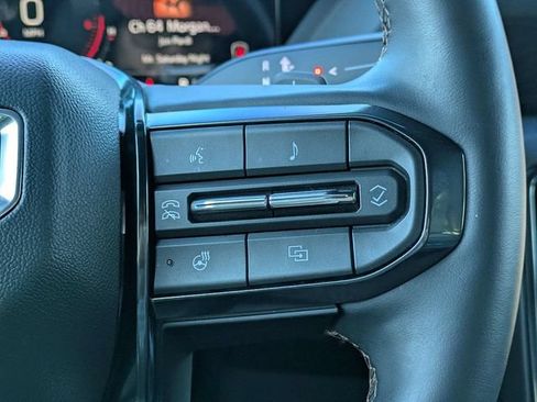Used 2025 GMC Yukon XL AT4 w/ AT4 Premium Plus Package AWD/4WD image 32