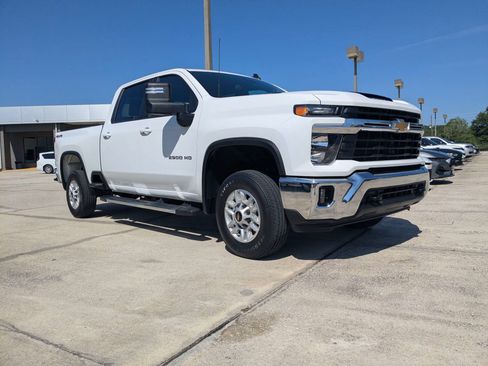 Used 2025 Chevrolet Silverado 2500 LT w/ Convenience Package AWD/4WD image 2
