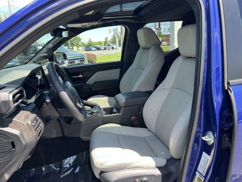 Used 2025 Toyota Tacoma Limited AWD/4WD image 13
