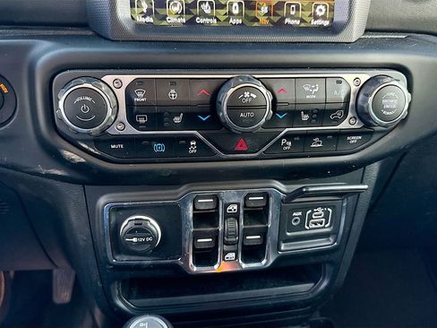 Used 2022 Jeep Wrangler Unlimited Sahara w/ Cold Weather Group image 17