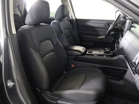 Used 2023 Nissan Pathfinder SV image 29