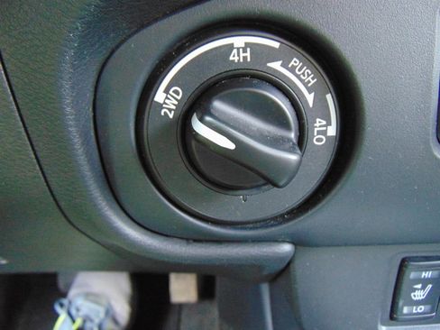 Used 2022 Nissan Frontier SV image 31