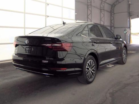 Used 2021 Volkswagen Jetta S w/ Driver Assistance Package FWD image 3