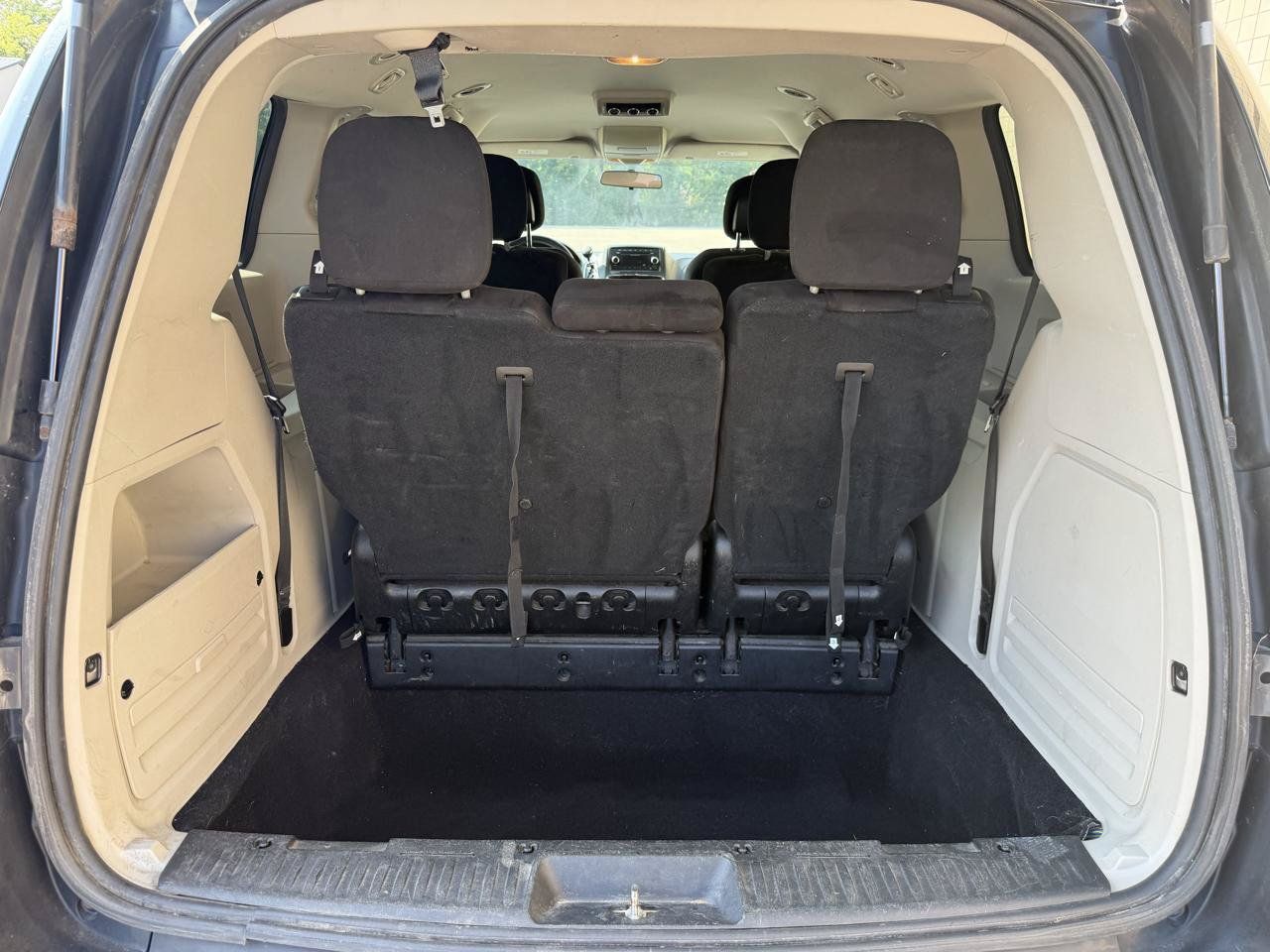 Used 2013 Dodge Grand Caravan SXT FWD image 29