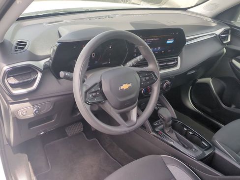 Used 2025 Chevrolet TrailBlazer LT AWD/4WD image 13
