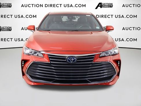 Used 2021 Toyota Avalon XLE w/ Moonroof Package FWD image 2
