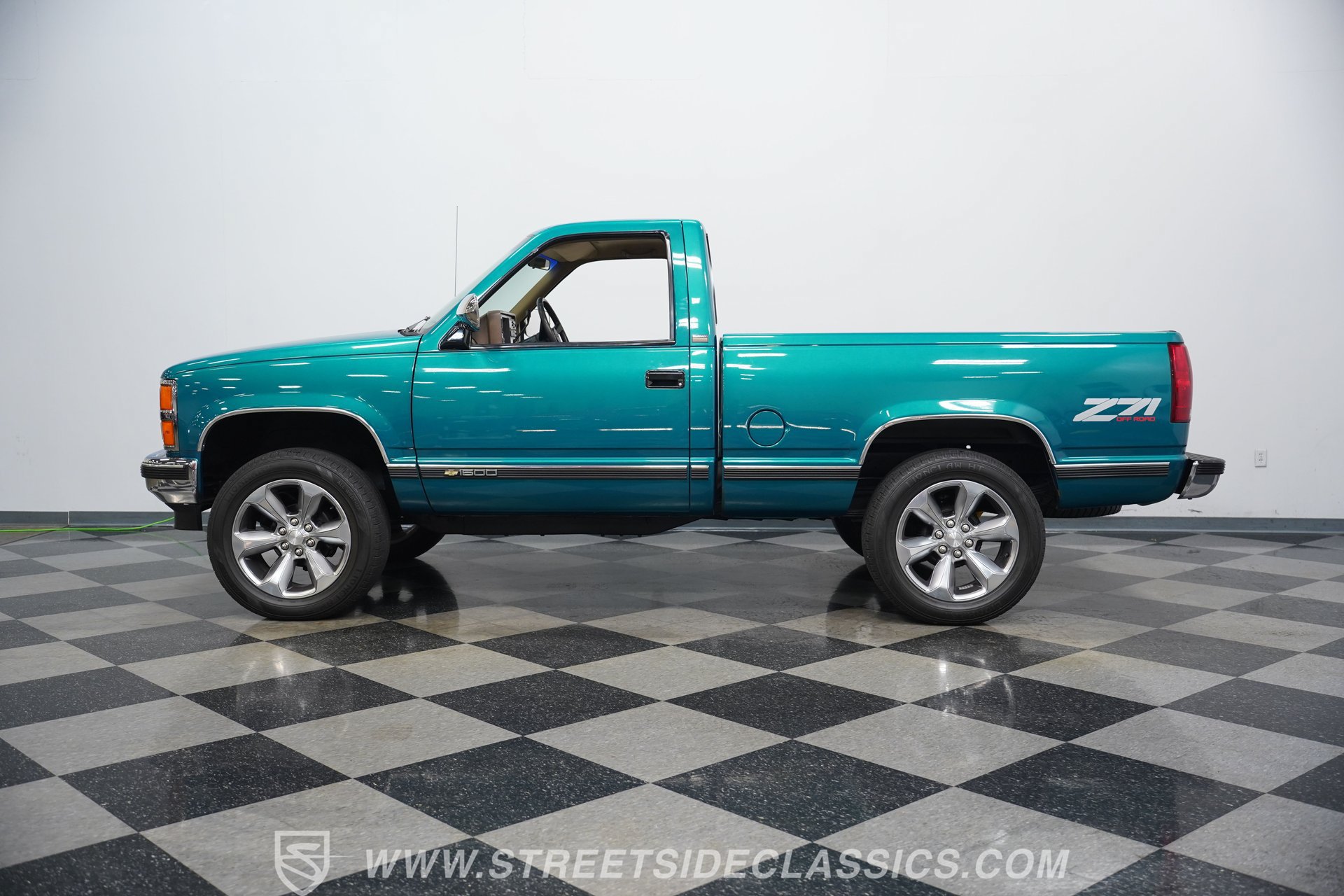 Used 1993 Chevrolet Silverado 1500 4x4 Regular Cab image 2