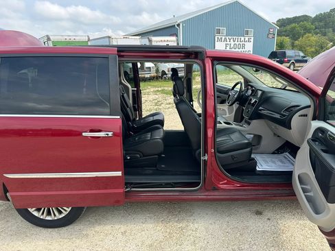 Used 2015 Chrysler Town & Country Touring-L w/ Driver Convenience Group FWD image 14