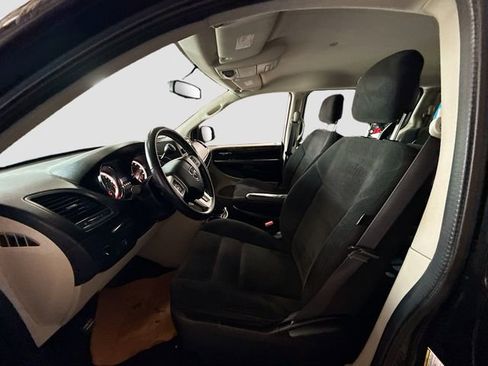 Used 2016 Dodge Grand Caravan American Value Package w/ UConnect Hands-Free Group FWD image 19