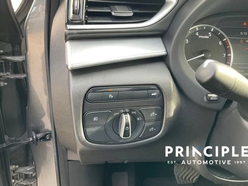 Used 2020 INFINITI QX50 Luxe w/ Navigation Package FWD image 13