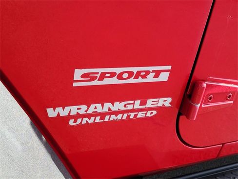 Used 2012 Jeep Wrangler Unlimited Sport image 13