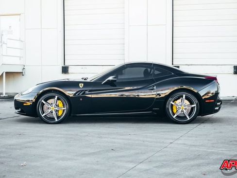 Used 2014 Ferrari California RWD image 40