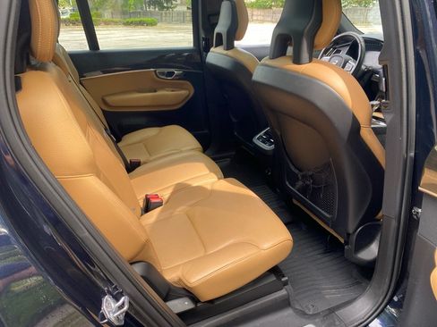 Used 2017 Volvo XC90 T6 Momentum w/ Momentum Plus Package AWD/4WD image 27