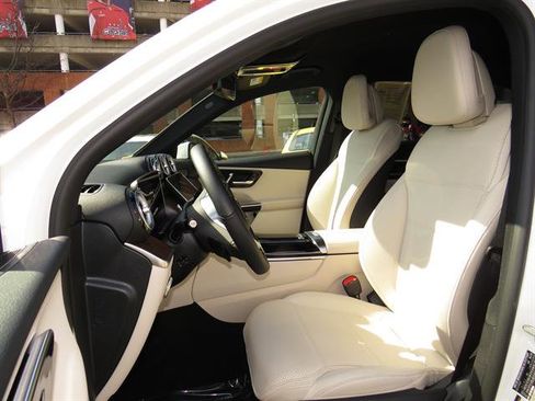 Used 2025 Mercedes-Benz GLC 300 4MATIC image 19