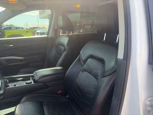 Used 2023 Nissan Pathfinder Platinum w/ Cargo Package AWD/4WD image 40