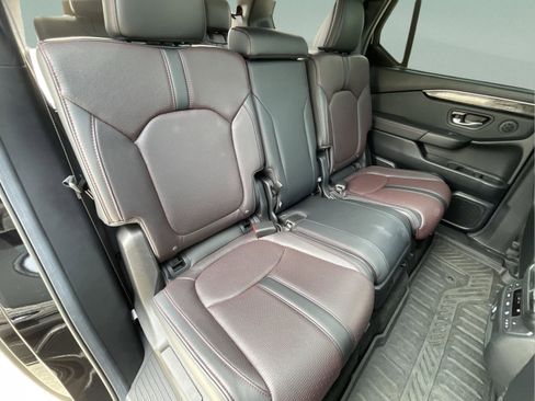 Certified 2025 Honda Pilot Black Edition image 18