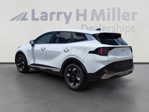Used 2026 Kia Sportage LX FWD image 3