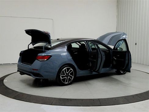 New 2025 Nissan Sentra SR image 15