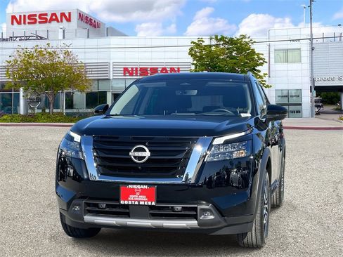 New 2025 Nissan Pathfinder Platinum image 6
