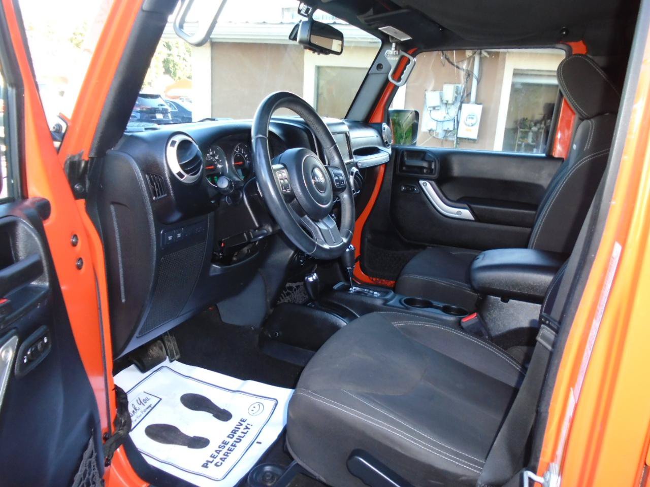 Used 2015 Jeep Wrangler Unlimited Rubicon w/ Connectivity Group AWD/4WD image 9