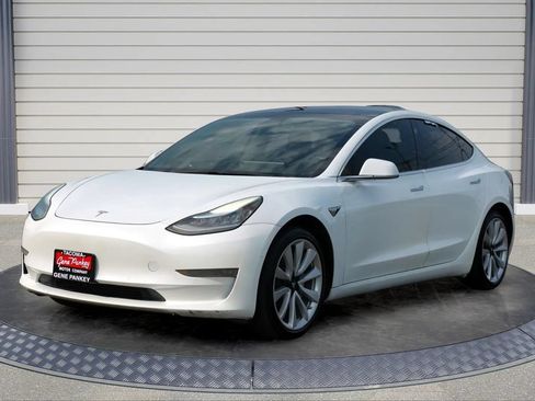 Used 2019 Tesla Model 3 Standard Range RWD image 3