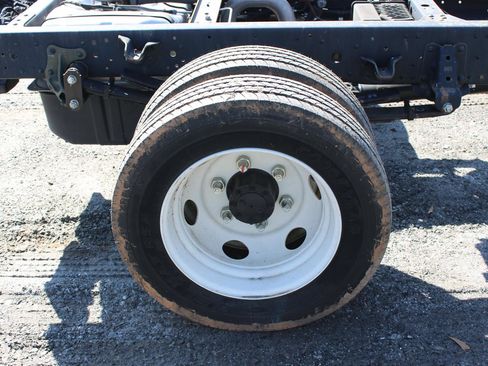 New 2024 Chevrolet Low Cab Forward image 16