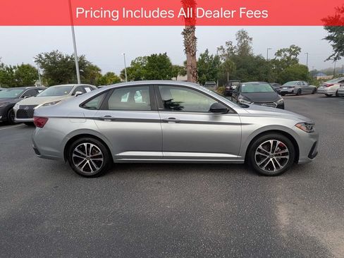 Used 2025 Volkswagen Jetta Sport FWD image 3