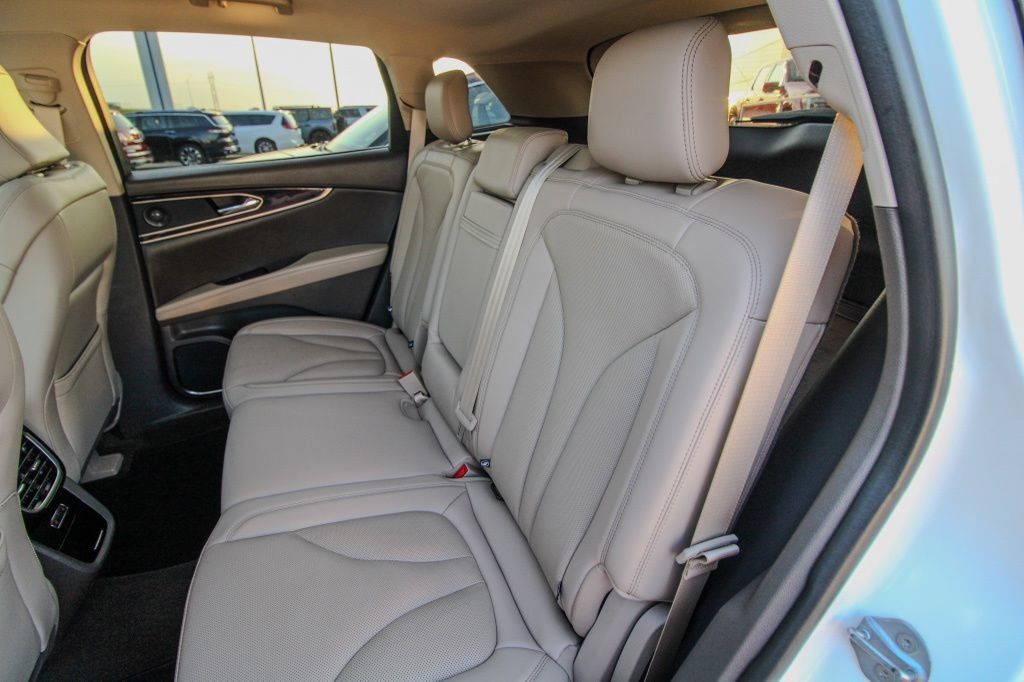 Used 2023 Lincoln Nautilus Reserve w/ Equipment Group 201A AWD/4WD image 9