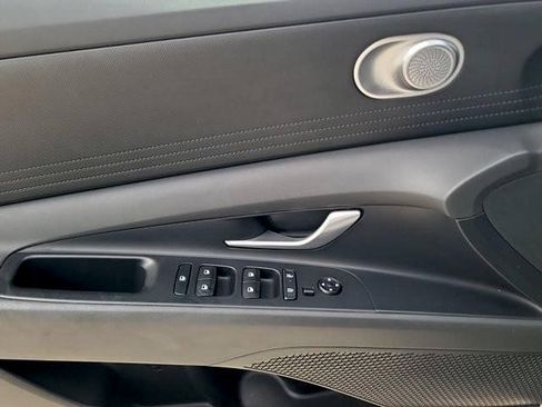 Certified 2024 Hyundai Elantra SE FWD image 19