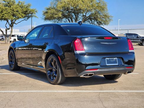 Used 2023 Chrysler 300 Touring L w/ Popular Equipment Group image 4